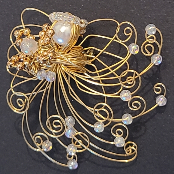 VINTAGE GOLD GLASS SEED BEADS & FAUX PEARL WIRE WORK GUARDIAN ANGEL HALO BROOCH - Picture 8 of 15